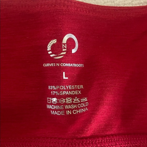 Chic Red Top - Picture 3 of 3